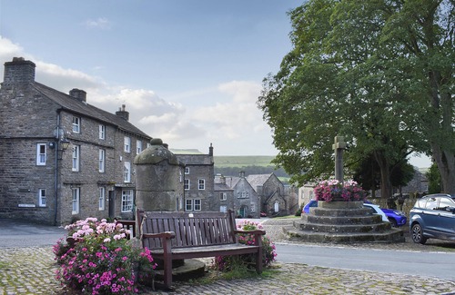 Worton Cottage | External stone steps to 1st floor entrance.