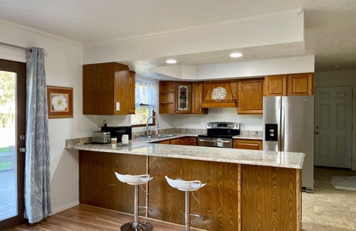 Champaign House | Extra clean home-free parking & Wi-Fi/self-check-in