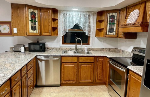 Champaign House | Extra clean home-free parking & Wi-Fi/self-check-in