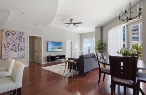 South Eola Apartment | Extra Large 1 Bdrm Condo & Gym