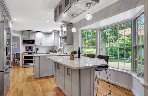 Champaign House | Extra Large Home w/Chefs Kitchen Near UofI