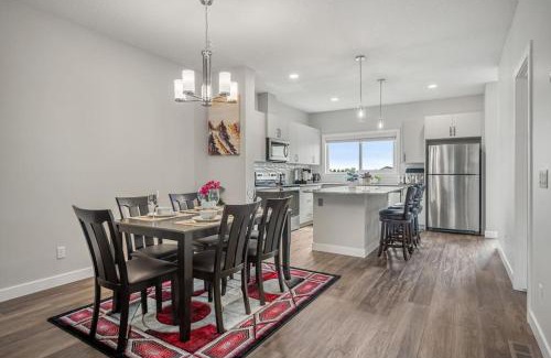 Airdrie House | Extra Large House with AC, Free Banff Access, Sleep 12, BBQ, 4 Bedrooms & 2 Sleeper Sofa Beds