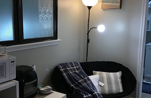 Hampton House | Extra large master suite in Hampton Centrally located