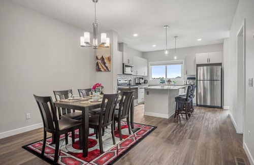 Airdrie House | Extra Large Sleeps 14 » Air Conditioning » BBQ