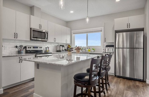 Airdrie House | Extra Large Sleeps 14 » Air Conditioning » BBQ