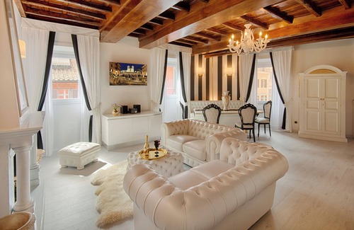 Rione III Colonna Apartment | Extra luxury in the heart of the historic center of Rome