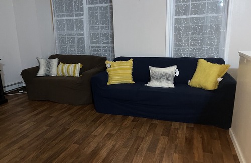 Queens House | Extra Spacious 3 Bedrooms with 2 Full Baths near Metro