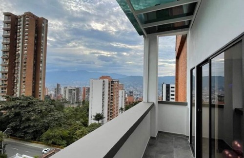 Los Naranjos Apartment | Extraordinary 3-story penthouse in Poblado