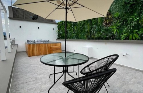 Los Naranjos Apartment | Extraordinary 3-story penthouse in Poblado