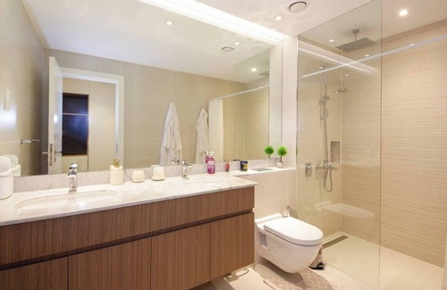 Jumeira 1 Apartment | Extraordinary Apartment in Le Pont 1