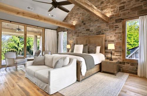 Franklin Villa | Extraordinary Manor at Dark Horse Estate