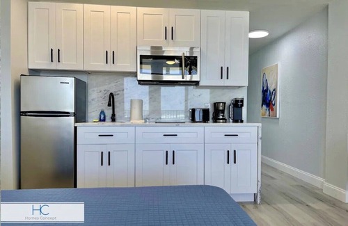 Hustons Daytona Beach Apartment | # Extraordinary Ocean View Studio w/Balcony on Top floor!