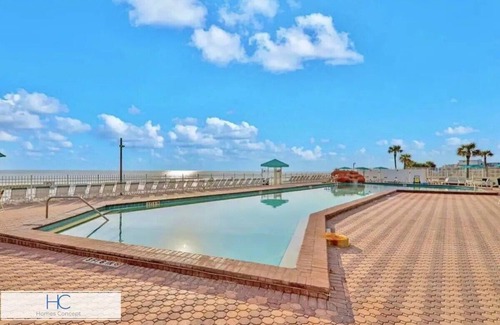 Hustons Daytona Beach Apartment | # Extraordinary Ocean View Studio w/Balcony on Top floor!