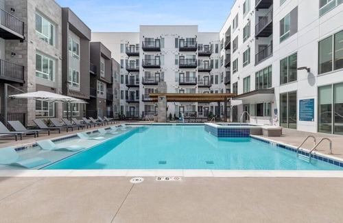 Jewell Heights - Hoffman Heights Apartment | Extravagant Apt Home/Children's Hospital