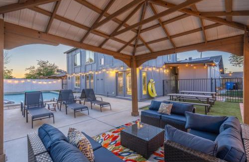 Paradise Valley Village Apartment | Extravagant Phoenix Retreat Pool Gazebo HeatedPool