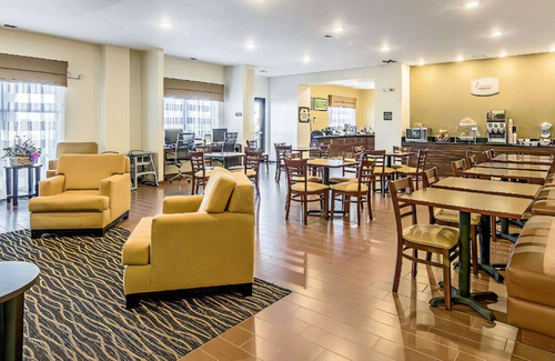 Rochester House | Extravagant Room for Couples' Escape! Free WiFi