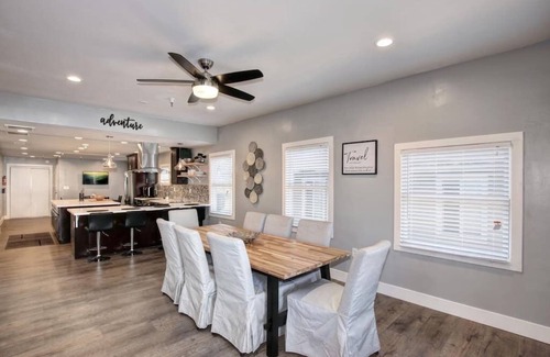 North Oak Park House | Extravagant Victorian Near UC Davis Medical Center