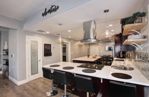 North Oak Park House | Extravagant Victorian Near UC Davis Medical Center