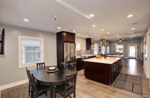 North Oak Park House | Extravagant Victorian Near UC Davis Medical Center