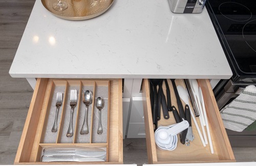 Graham Apartment | Extravagantly Remodeled 2BR,Apt Upstairs,Fast WiFi