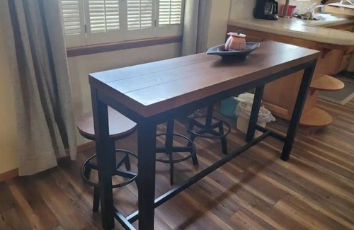 Wrigley House | Extremely Chill 3 Bedroom Home