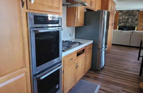 Wrigley House | Extremely Chill 3 Bedroom Home