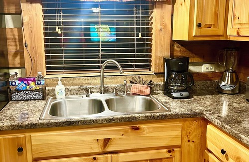 Townsend Cabin | Extremely clean cabin in a quiet setting with an outdoor fire pit.