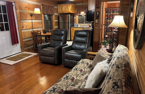 Townsend Cabin | Extremely clean cabin in a quiet setting with an outdoor fire pit.