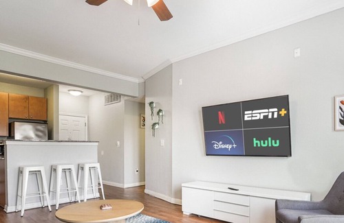 Pemberton Heights Apartment | Extremely Comfortable King Beds in Super Cute Apt