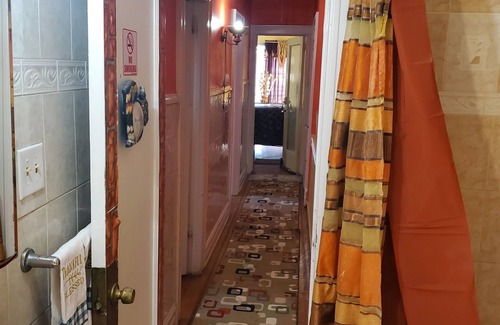 Flatlands House | Extremely Spacious and Beautiful, sleeps 7 people, 5 minutes from everything!