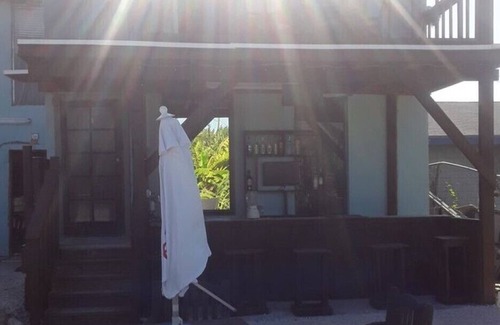 Farmer's Hill Apartment | Exuma feed da sharks villa 2mins 2 beach pool n car rental