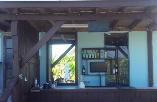 Farmer's Hill Apartment | Exuma feed da sharks villa 2mins 2 beach pool n car rental