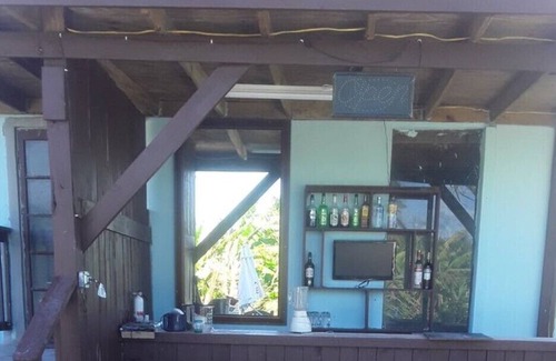 Farmer's Hill Apartment | Exuma feed da sharks villa 2mins 2 beach pool n car rental
