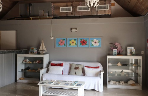 Farmer's Hill Hotel | Exuma Palms
