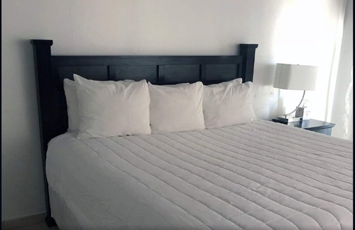 Farmer's Hill Hotel | Exuma Palms