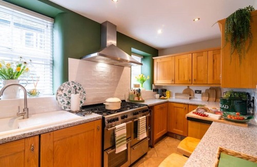 Eyam Cottage | Eyam Derbyshire Peak District Cottage ❤️ Dogs
