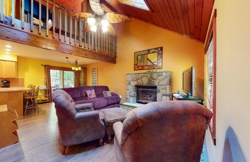 Pocono Pines House | Eyota Escape