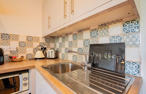 Galway City Centre Apartment | Eyre Square Views! 1 bedroom executive style apartment. Sleeps 2