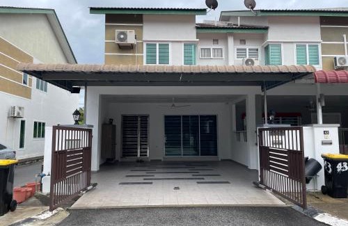 Sitiawan House | Eyu Sweet Home in Sitiawan 10-13 pax free wifi
