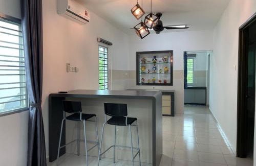 Sitiawan House | Eyu Sweet Home in Sitiawan 10-13 pax free wifi