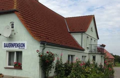 Laage Apartment | EZ 4 - Ursula, Precht