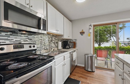 Quinlan House | EZ Access Lake House