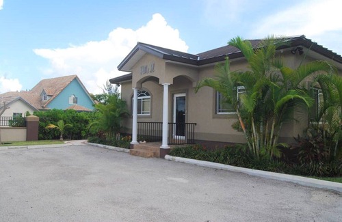 Bell Channel Bay House | EZ VILLE @ TAINO BEACH