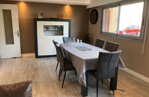Fecamp Apartment | Fécamp, Etretat, Yport, joli appartement tout près de la plage et de la gare, zéro six soixante dix-huit soixante treize trente six quatre vingt onze