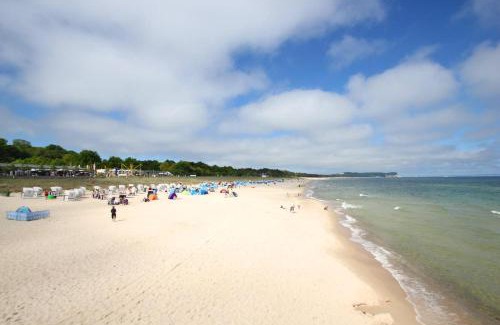 Lobbe Hotel | F-1010 Strandhaus Mönchgut Bed&Breakfast DZ 28 Terrasse strandnah, inkl Frühstück