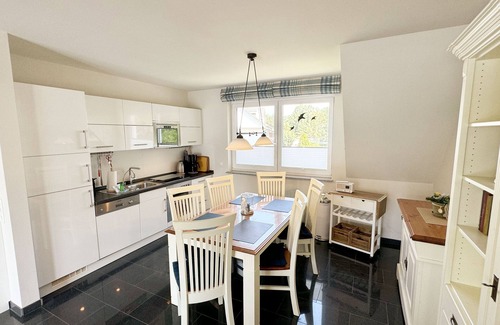 Thiessow Apartment | F: House Sanddorn Whg. 06 with fireplace & south-facing balcony - House Sanddorn Whg. 06 with fireplace