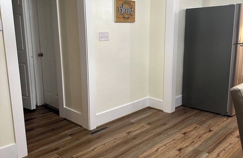 Uhrichsville House | F&S Cozy Cottage Your Home Away from Home