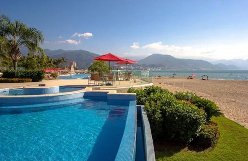 North Hotel Zone Condo | F-View & Rest Overlooking the Ocean!