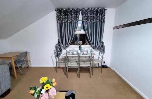 Leeds Apartment | *F1*5GH* Setup for your most relaxed & amazing stay + Free Parking + Free Fast WiFi *