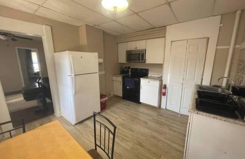Eastside Apartment | (F1) Convenient 3br Syracuse University apartment